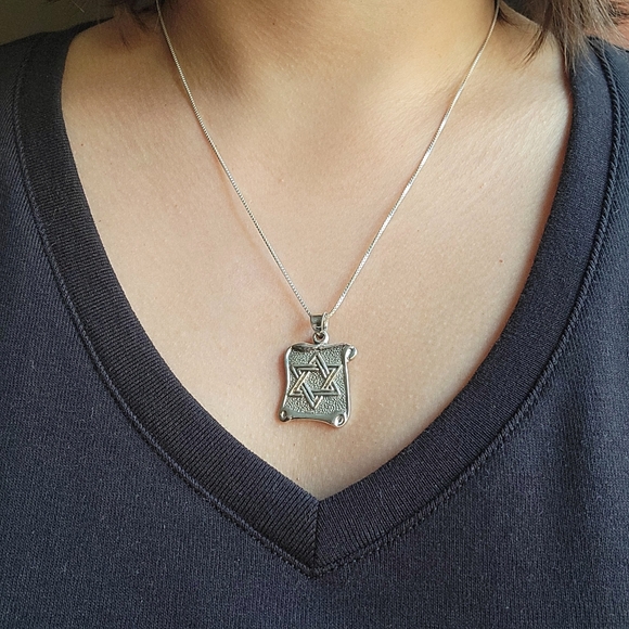 New Solid 925 Sterling Silver Torah Scroll Star of David Necklace - Picture 7 of 9